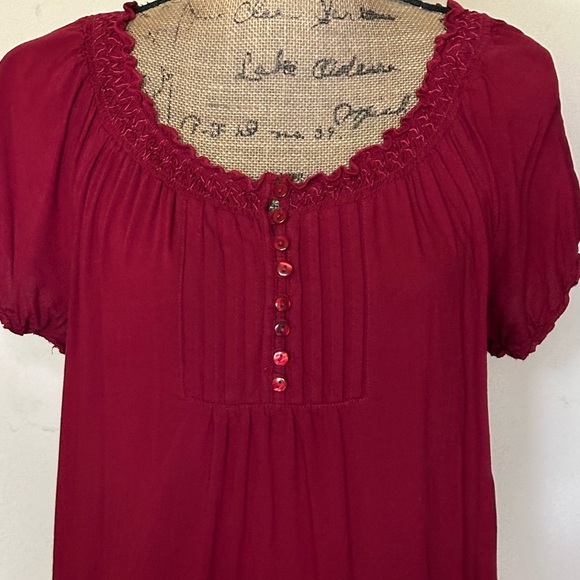 Cute top - Picture 2 of 3